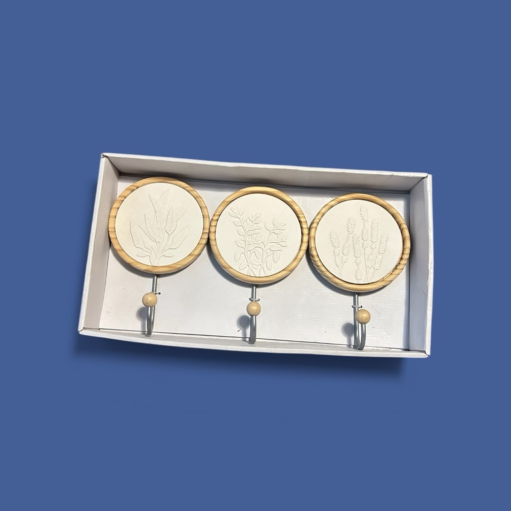 5/$25 Sonoma White Decorative Wall Hook Set of 3